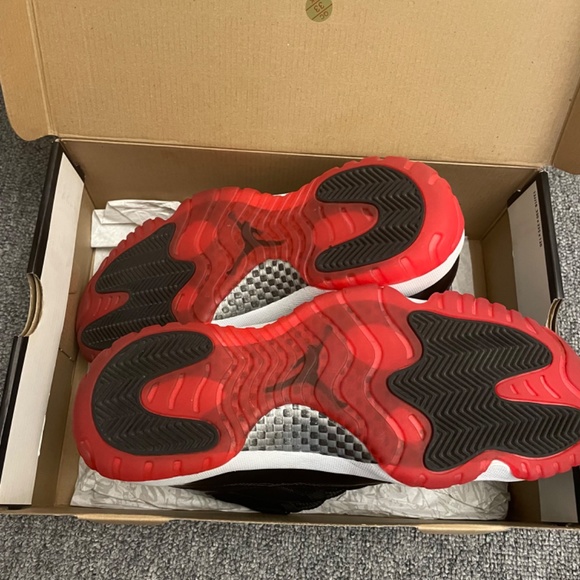 Air Jordan retro bred 11 - Picture 3 of 3